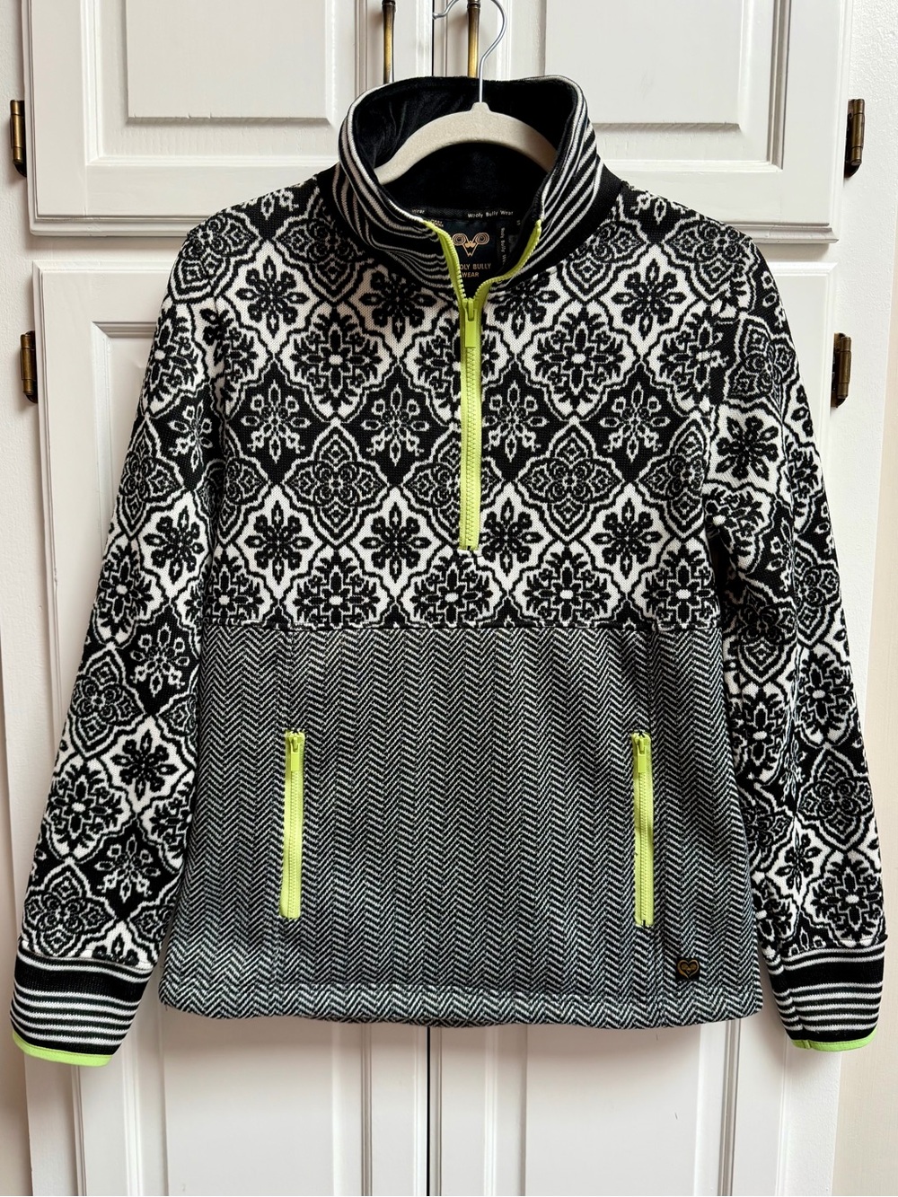 Wooly Bully Snowcapped Half Zip Sweater Black & White Print Size Small